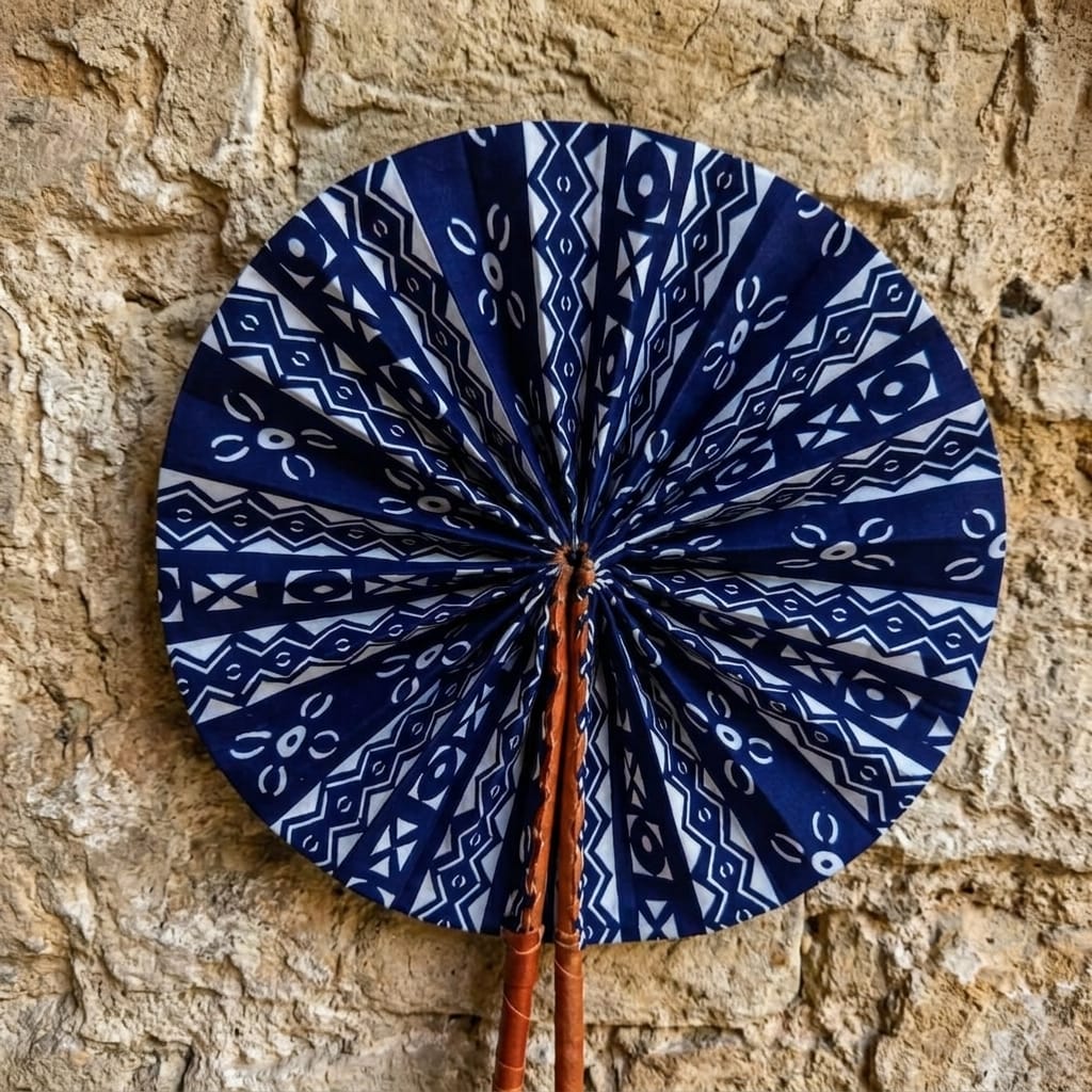 Éventail Pliable en Tissu & Cuir Artisanal - Accessoire de Mode & Décoration Murale