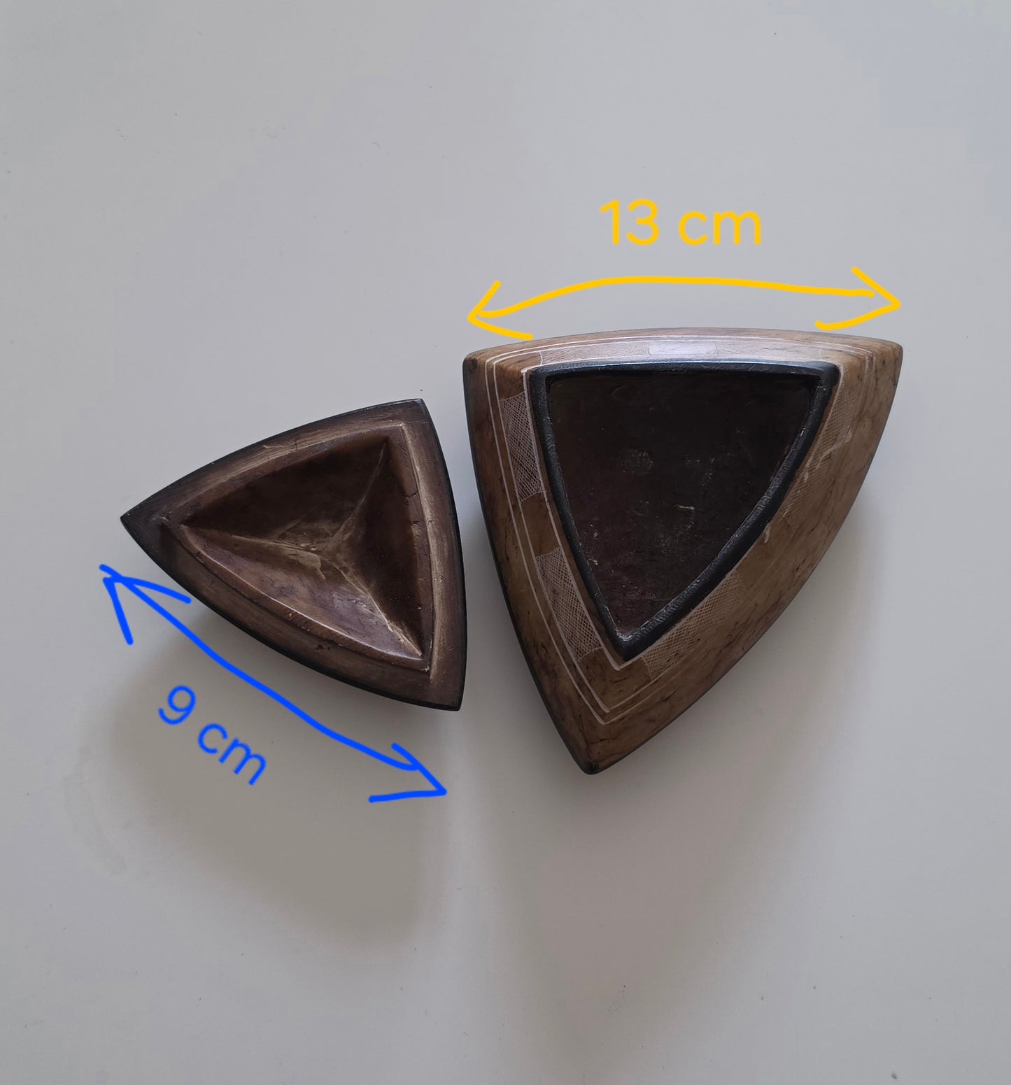 Boîte à bijoux & Vide-poche gravée triangulaire en Talc du Niger