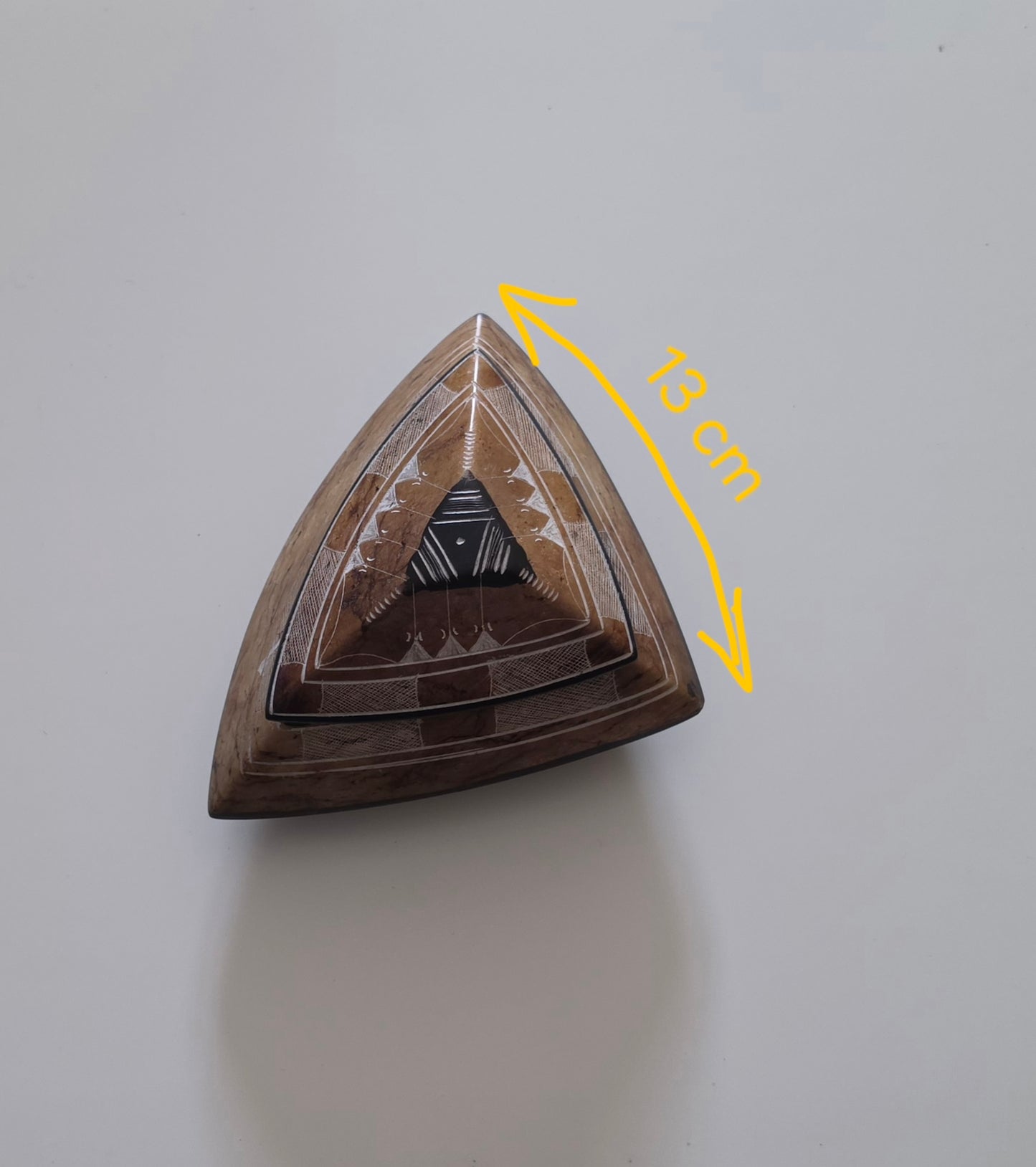 Boîte à bijoux & Vide-poche gravée triangulaire en Talc du Niger