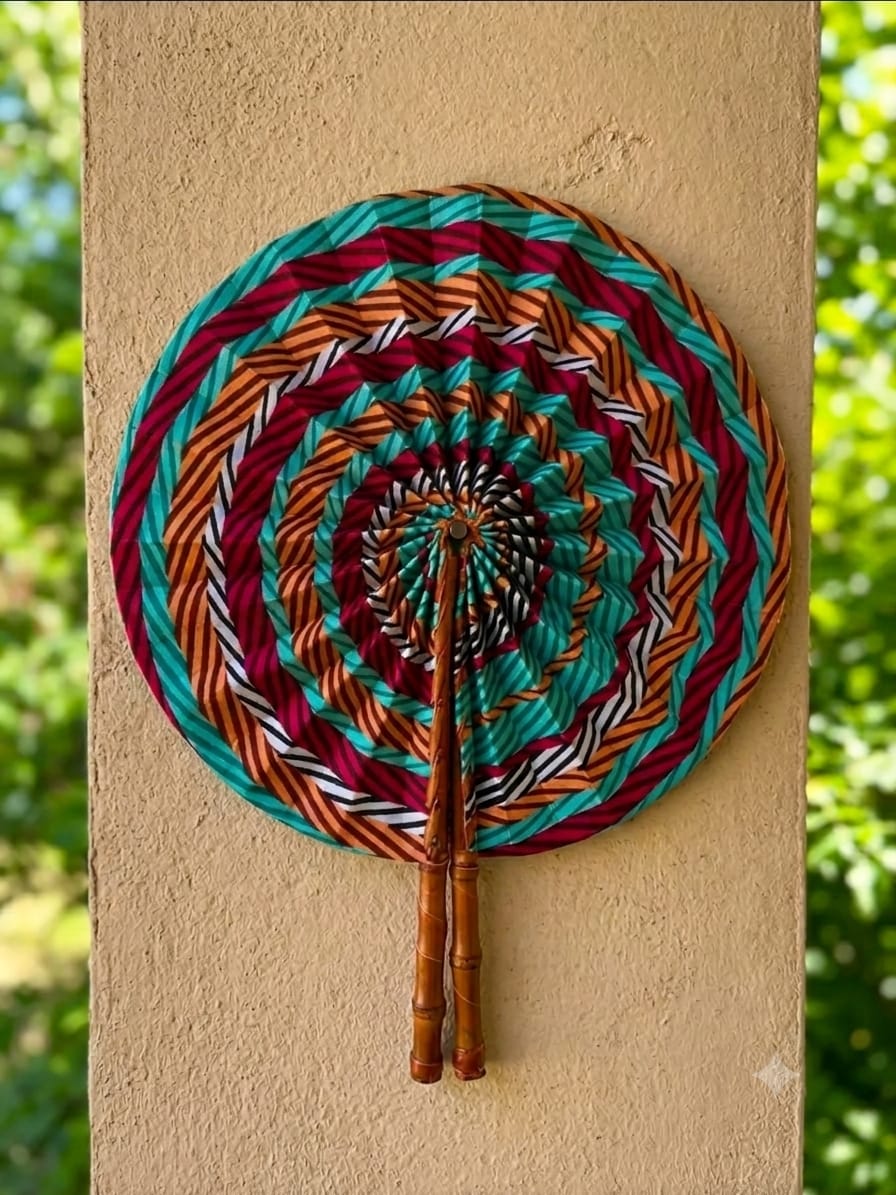 Éventail Pliable en Tissu & Cuir Artisanal - Accessoire de Mode & Décoration Murale