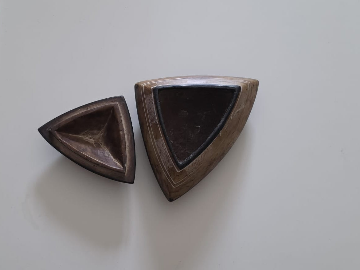 Boîte à bijoux & Vide-poche gravée triangulaire en Talc du Niger